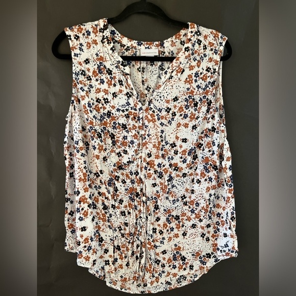 Liz Claiborne Tops - Liz Claiborne women’s size extra large sleeveless light flowing top